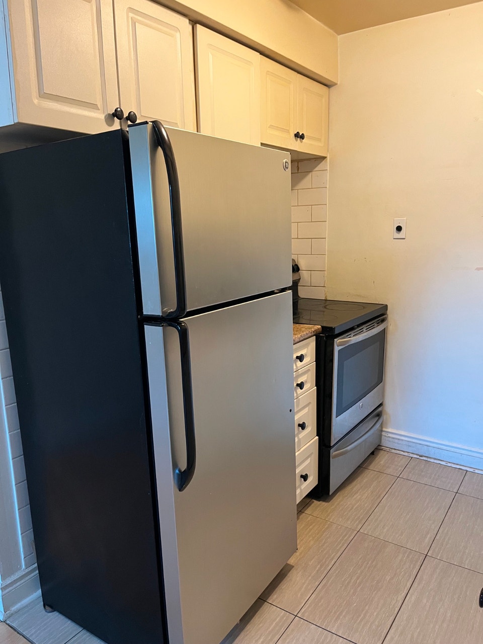 LARGE BACHELOR APARTMENT 4