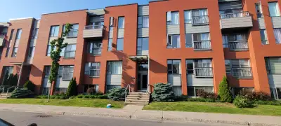 2-Chambres+ Bureau Condo in Prime Location
