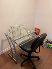 Table pour ordinateur et chaise