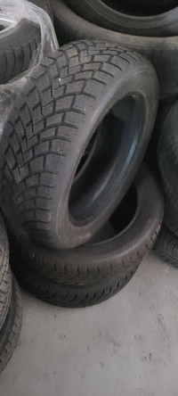 A vendre  3 pneus neuf hiver mileking 215-55r17