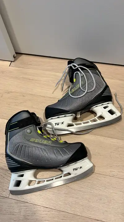 Woman’s skates, View more