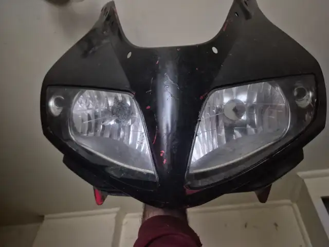 Suzuki SV upper fairing with fairing stay (bracket) in Motorcycle Parts & Accessories in Hamilton - Image 2