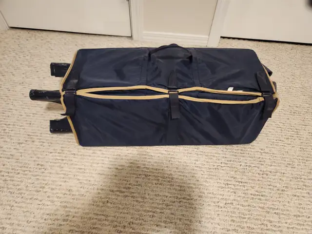 Handy Collapsible Travel Crib/Playpen in Cribs in Edmonton - Image 3