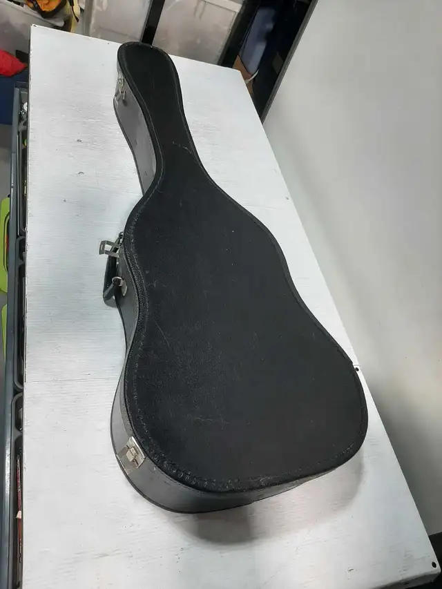 Classical Guitar in Guitars in City of Montréal - Image 6