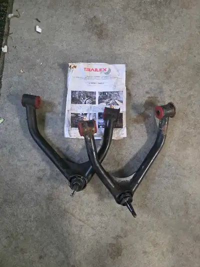 Fits 2014 to 2018 Chev 1/2 ton....Needs new ball joints