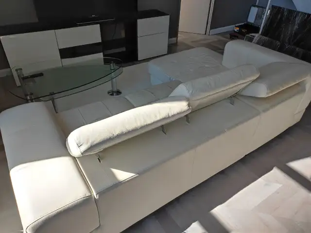 Beige Structube Leather Sectional Sofa w/Adjustable Headrest in Couches & Futons in Oakville / Halton Region - Image 4