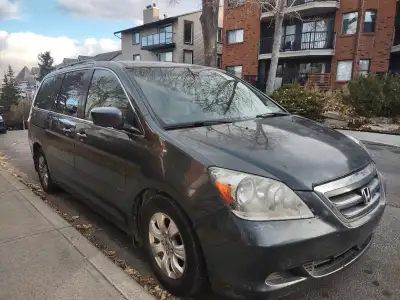 2006 Honda Odyssey 499000kms 8 passenger Brand new battery The car starts drives and stops no proble...
