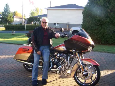 2013 Harley Davidson CVO Road Glide Screaming Eagle 50,000 km on Brand New Engine All Fluids changed...