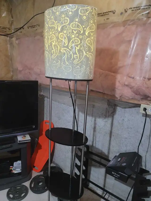 Floor Lamp in Indoor Lighting & Fans in Oshawa / Durham Region - Image 2