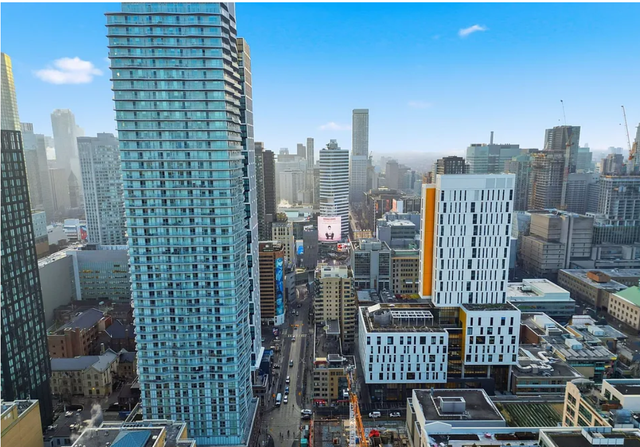 Bright Studio with Stunning City Views 18th Floor Eaton Center