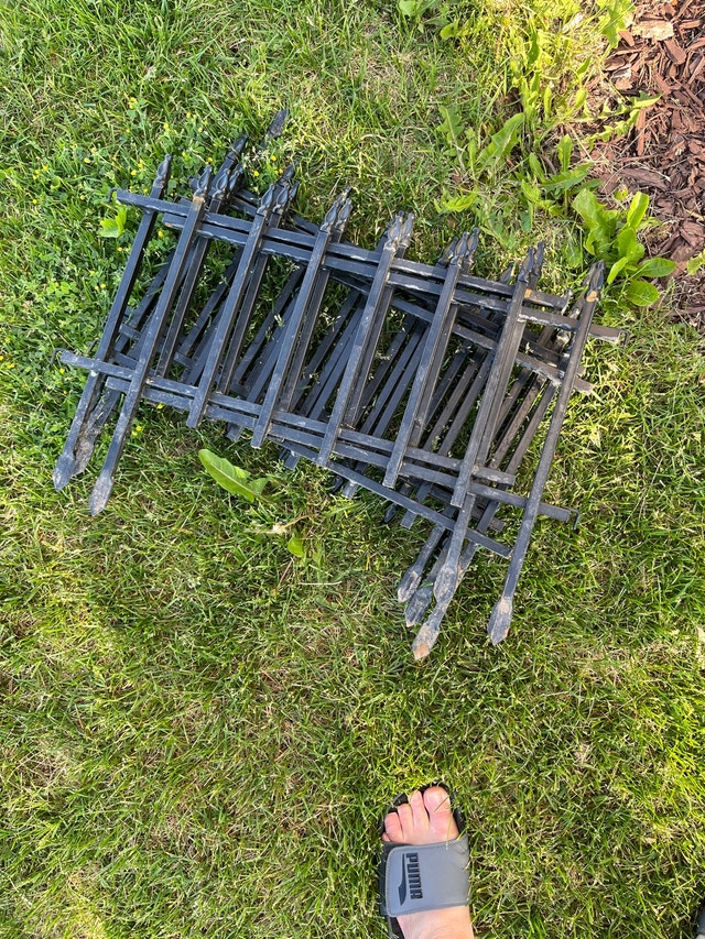 Wrought iron fence pickets Decks & Fences Oakville / Halton Region