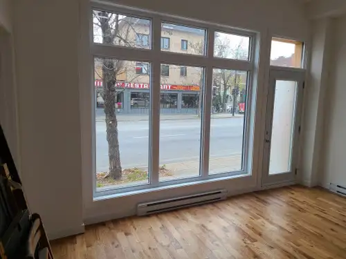 - 5 1/2 tout neuf construit il y a 2 ans - 2 chambres fermées - 2 étages - planchers de bois franc -...