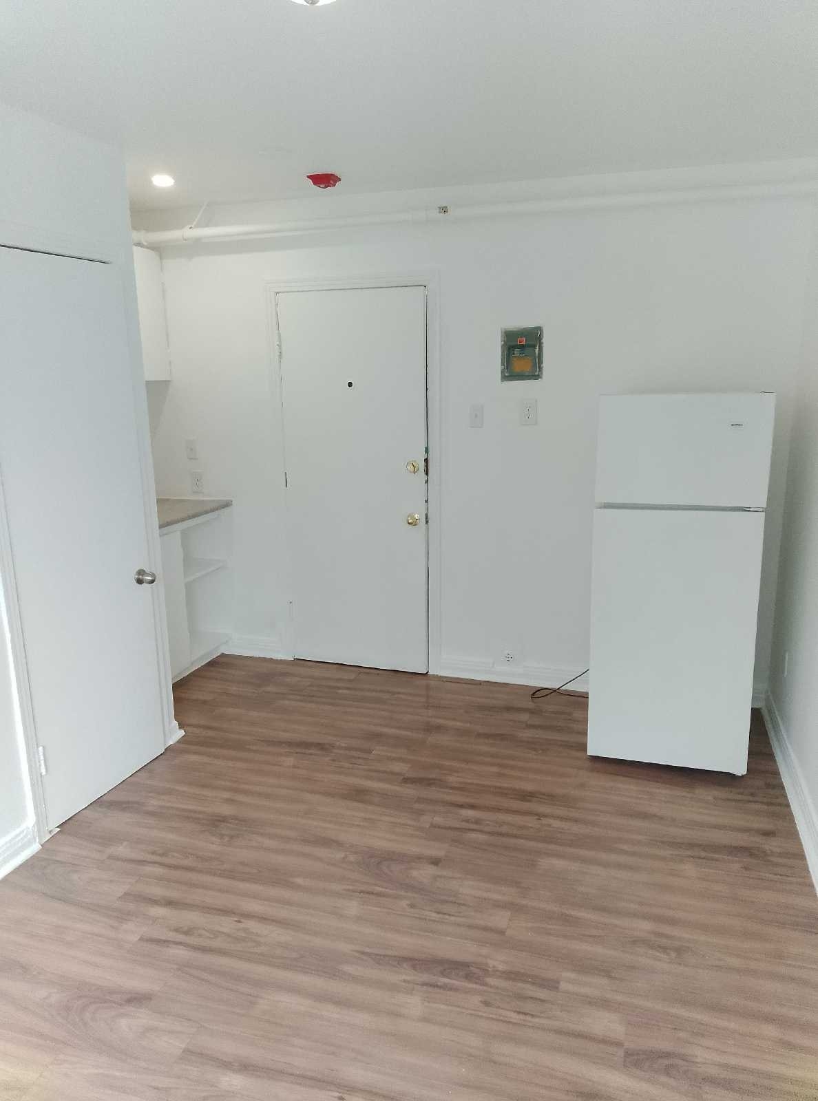 bachelor 1 1/2 apartment for rent — photo 3