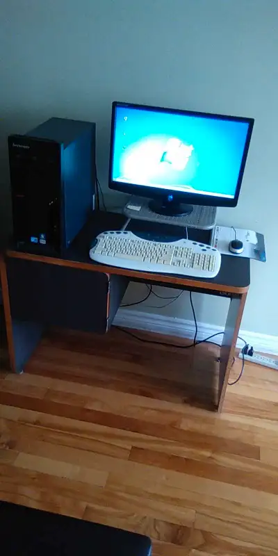 8 gb ram, 150 gb disque dur, intel core 2 duo e7500 @ 2.93 ghz, windows 7 nouvelle installation, dvd...