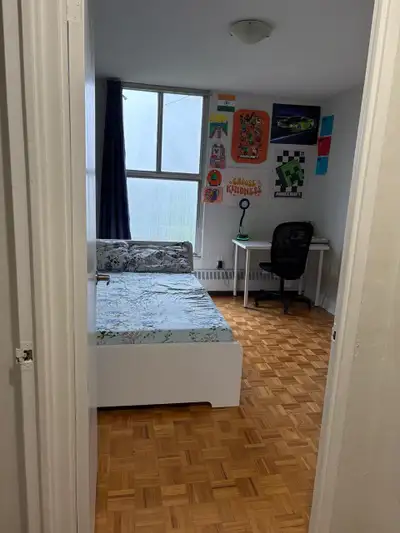 One room for rent in 2BHK appartment near warden and finch