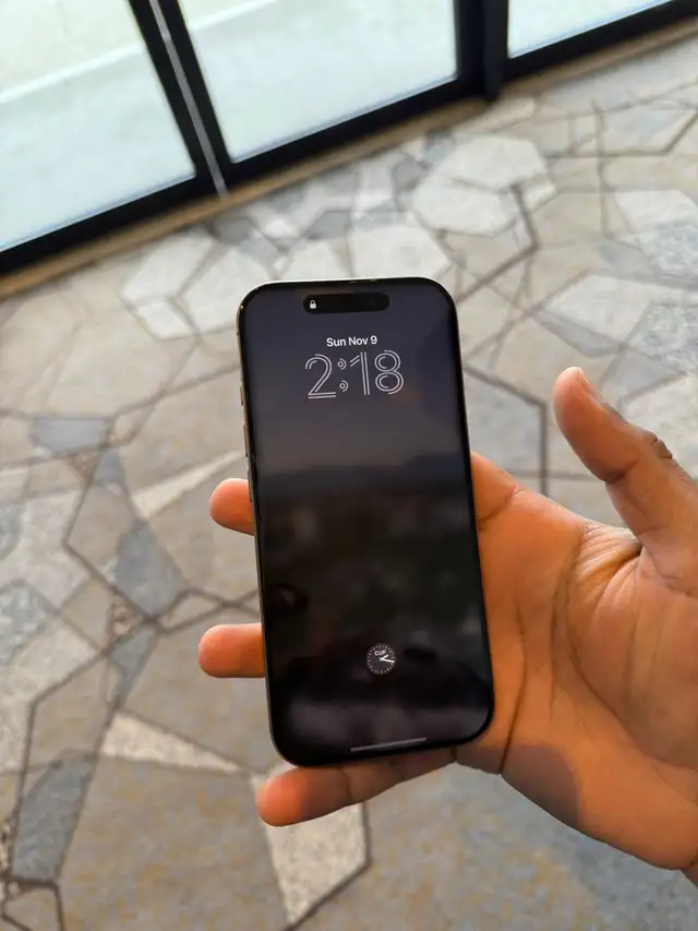 iPhone 16 pro  in Cell Phones in Delta/Surrey/Langley - Image 3