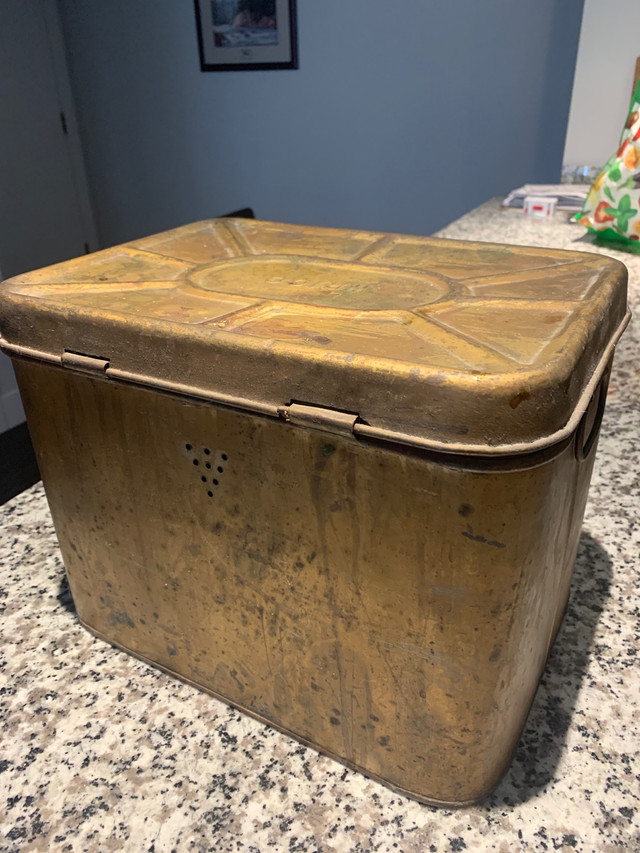 Antique Wrico Bread/Cake Box in Arts & Collectibles in Dartmouth - Image 3