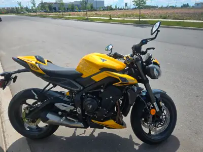 2025 Triumph Street Triple 765 RS - Cosmic Yellow Full 2-Year warranty remaining Private Sale - Don'...