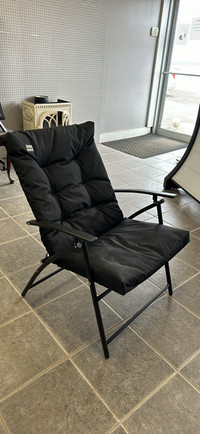 Cushioned folding chair