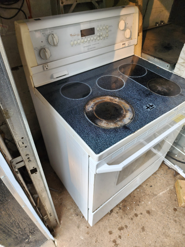 white stove glass cooktop whirlpool gold oven in Stoves, Ovens & Ranges in Oakville / Halton Region - Image 2