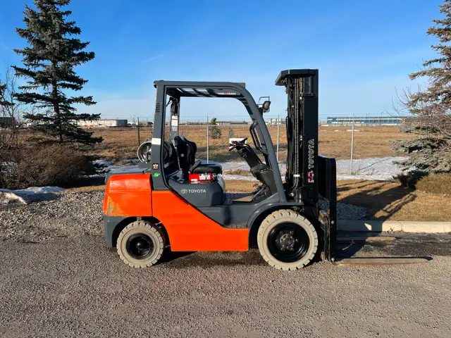 Toyota 8FGU30 6000 lb - 2020 Warehouse Forklift Gas LPG *LOW HRS in Other in Saskatoon - Image 11