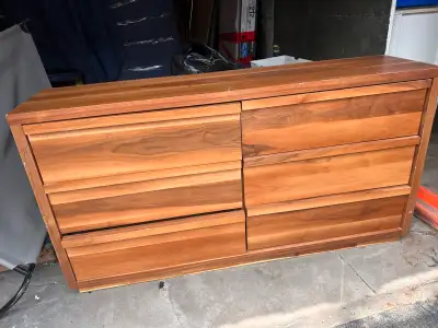 In solid wood. A bit broken and scratched but can be easily fixed. Hardly used. 60 inches wide.