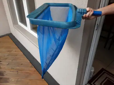 Heavy duty leaf skimmer net only. Pole NOT included.