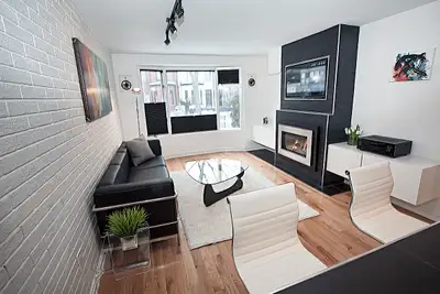 Sep 1 – Apr 30 | 2BR Luxury | TMU | YDS | 2 Desks | Fireplace