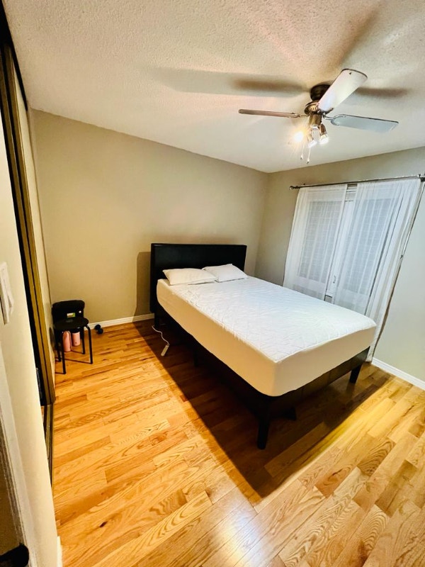 Private room for rent in Mississauga. Close to Square one. Room