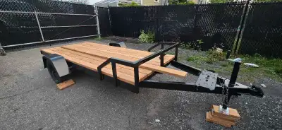 Remorque 4' 1/2 x 11' Fraîchement repeinte en début de saison! Pneus neufs et planches neuves ( 2x6...