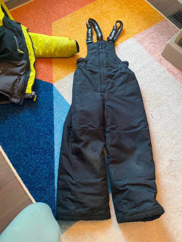 Size 6 kids snow jacket and pants in Kids & Youth in Saskatoon - Image 3