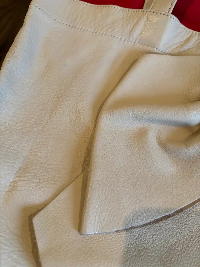 Valentino bag Leather  bow in Women's - Bags & Wallets in City of Toronto - Image 6