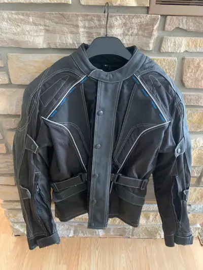 This is a used never worn Oxford motorcycle jacket, size large, in excellent condition and ready for...