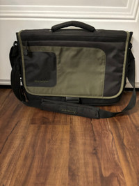 Laptop messenger bag