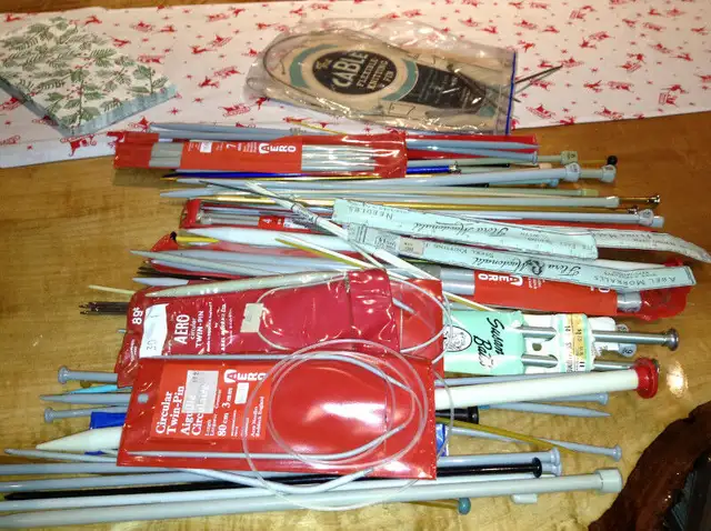 Large collection of Knitting needles for sale in Hobbies & Crafts in London - Image 2
