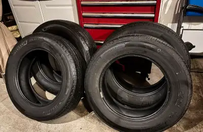 Located Klarvatten area NW. Cash only. Michelin primacy 225/65R17. Tread depth all 8-9/32nds. All se...