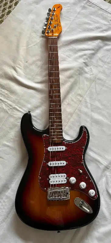 This classic style, double cutaway, solid body electric guitar is the Jay Turser JT 100 VSB. In a vi...