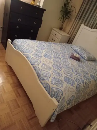 Room for rent in a shared apartment in Scarborough midland and st Clair, near to supermarket.