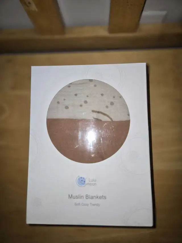 Lulu Moon Muslin Blanket Brand New In Box in Bathing & Changing in Mississauga / Peel Region - Image 3