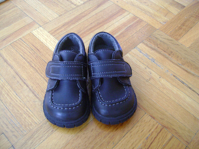 Souliers neufs,chaussure couleur noir neufs grandeur 4 dans Vêtements - 9 à 12 mois  à Ouest de l’Île