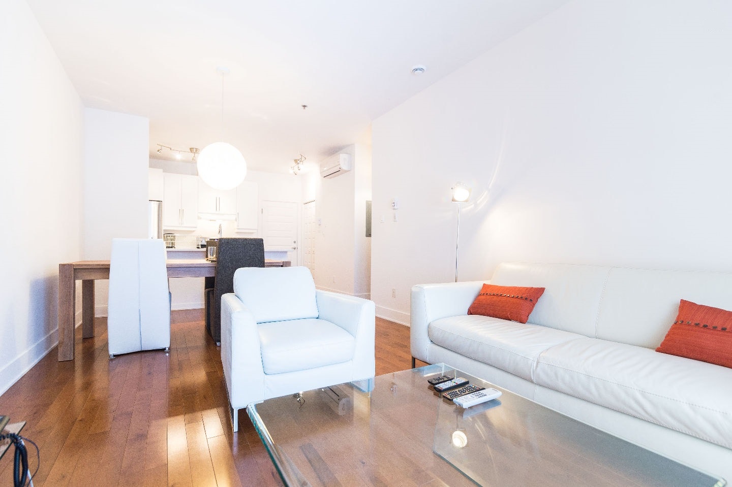 Spacious Fully Furnished and All Inclusive OLD Montreal Condo — photo 1