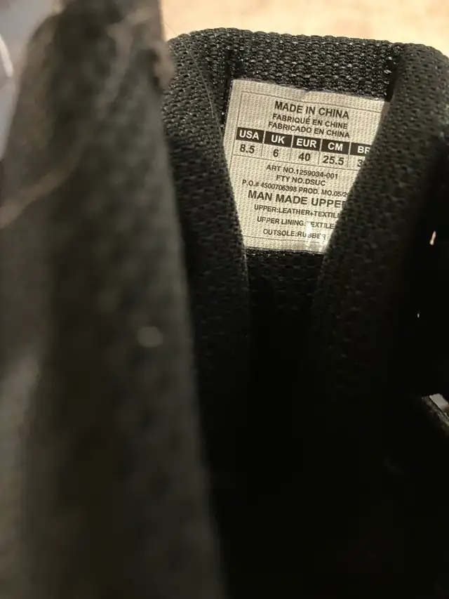 under armor shoes size 8.5 in Women's - Shoes in Hamilton - Image 5