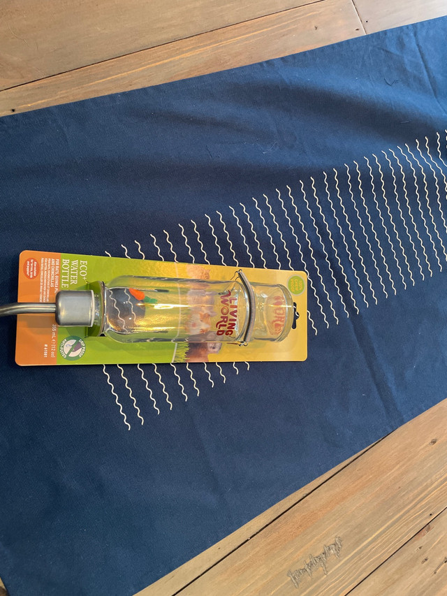  Small pet water bottle in Accessories in Markham / York Region - Image 4