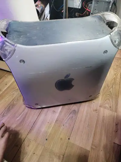 This is a used Power Mac G4, perfect for collectors or anyone looking to experience classic Apple ha...