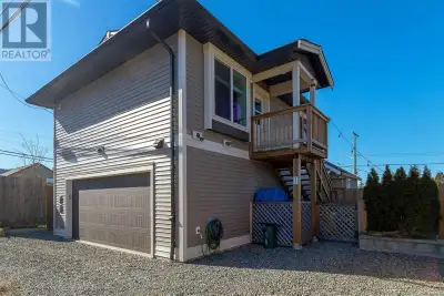 2 bedroom carriage house for rent. Includes in-suite laundry, private parking and small outdoor spac...