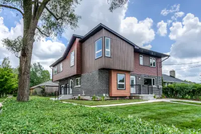 Stunning contemporary architecture new duplex build in the heart of Kitchener. Each unit features hi...