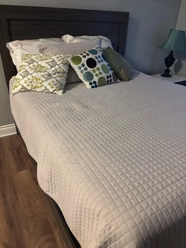 Modern 3-Piece Bedroom Set (Bed, Dresser & Nightstand) in Beds & Mattresses in City of Halifax - Image 5