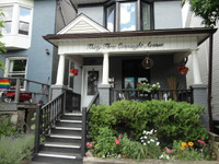 Fantastic Leslieville Apartment (Queen St E & Greenwood Ave)