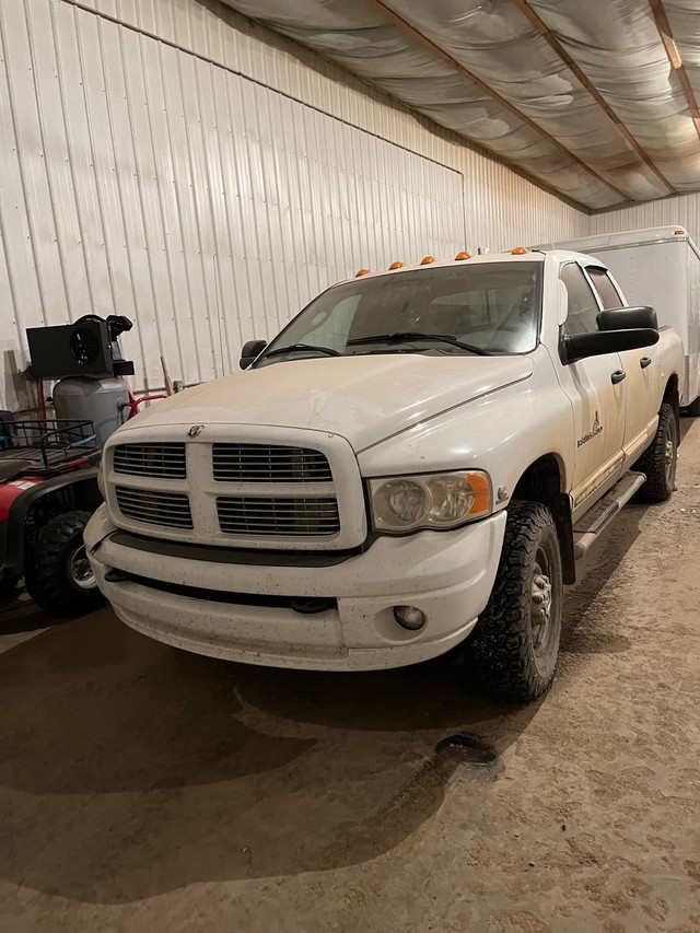 2004 Dodge 3500 Laramie in Cars & Trucks in Lloydminster - Image 2