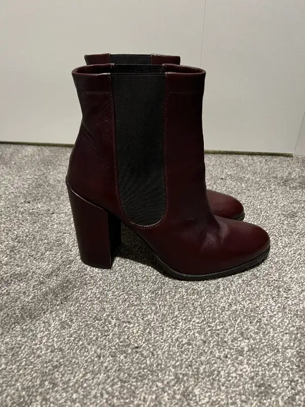 Stuart Weitzman Ankle boots - size 10 - pristine condition in Women's - Shoes in Calgary - Image 5
